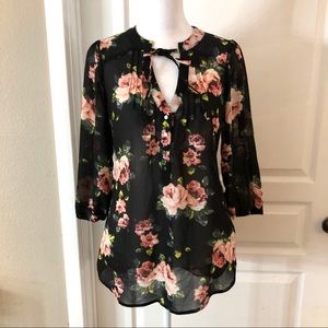 3/$20 Princess Vera Wang floral blouse